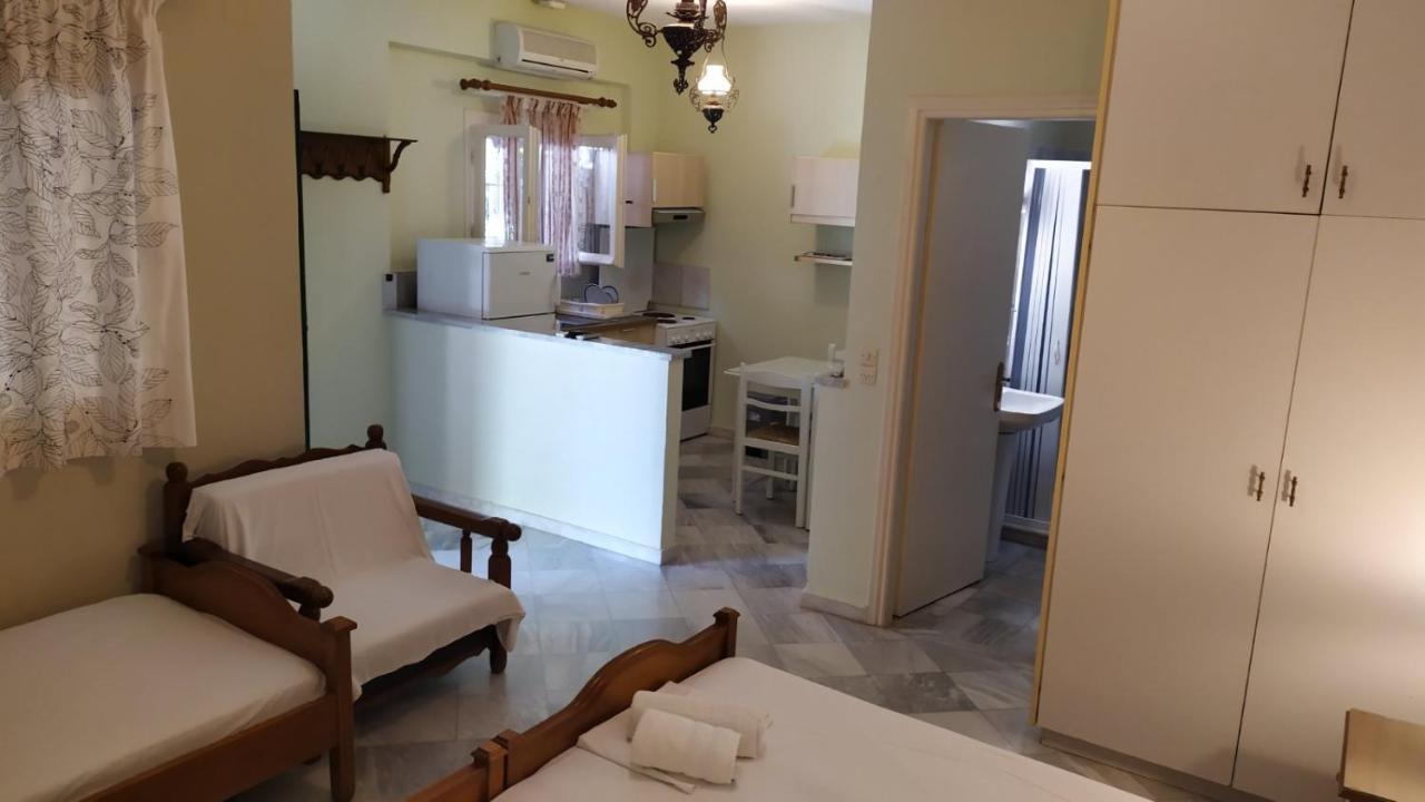 Grivas Apartments Sívota Zimmer foto
